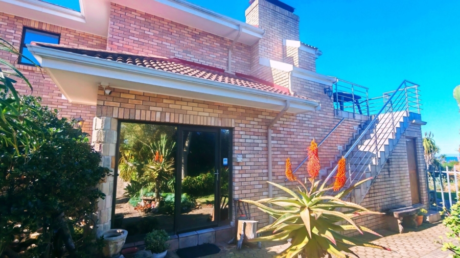 5 Bedroom Property for Sale in Outeniqua Strand Western Cape